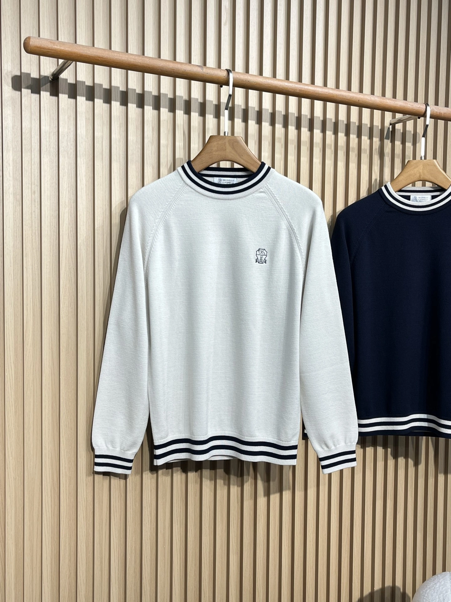 wg.luxury-- 2ru9588o wool embroidery 2colour item: E-F443J1819-2H